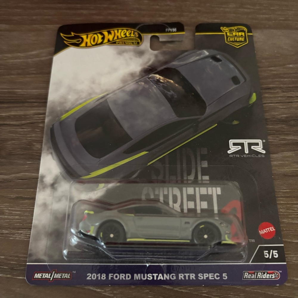 2018 Ford Mustang RTR Spec 5 - Gray Hot Wheels Premium